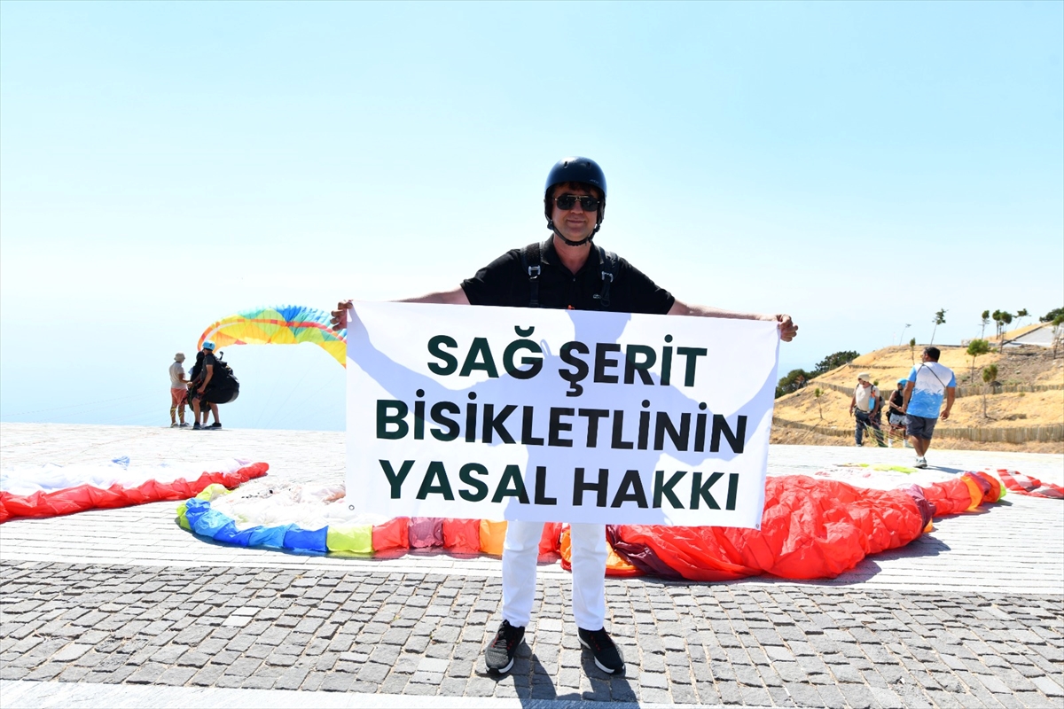 Belediye Başkanı Karaca, bisiklet farkındalığı için yamaç paraşütü yaptı
