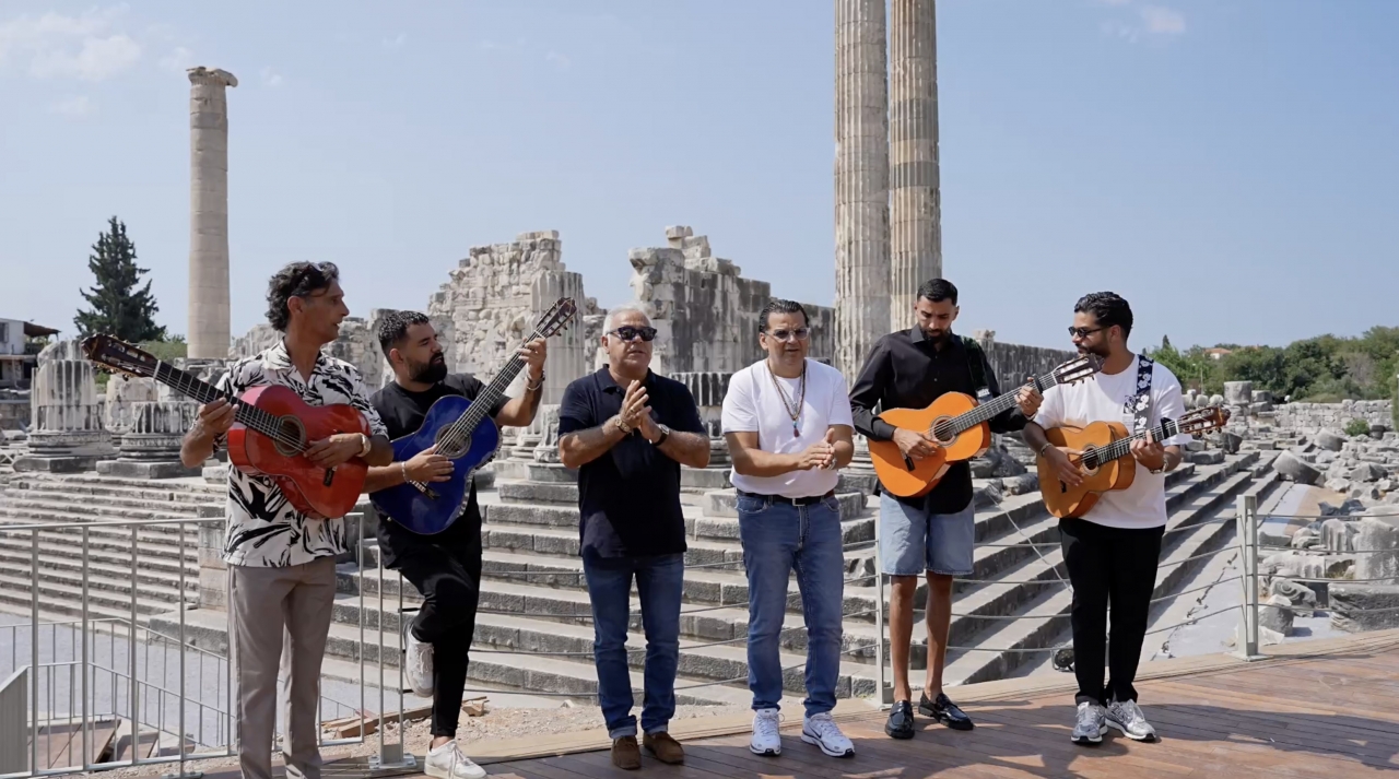 Gipsy Kings by Andre Reyes, Apollon Tapınağı'nda klip çekti