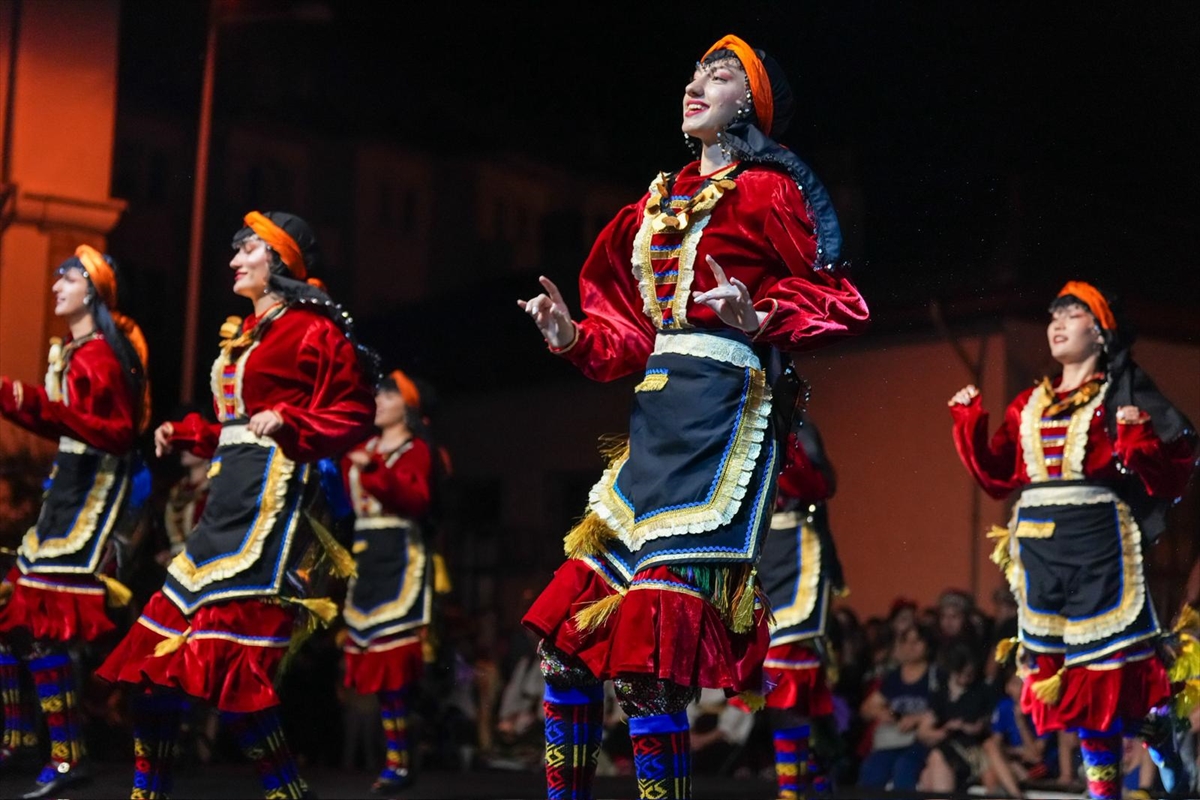 Muğla'da Uluslararası Halk Dansları Şenliği yapıldı