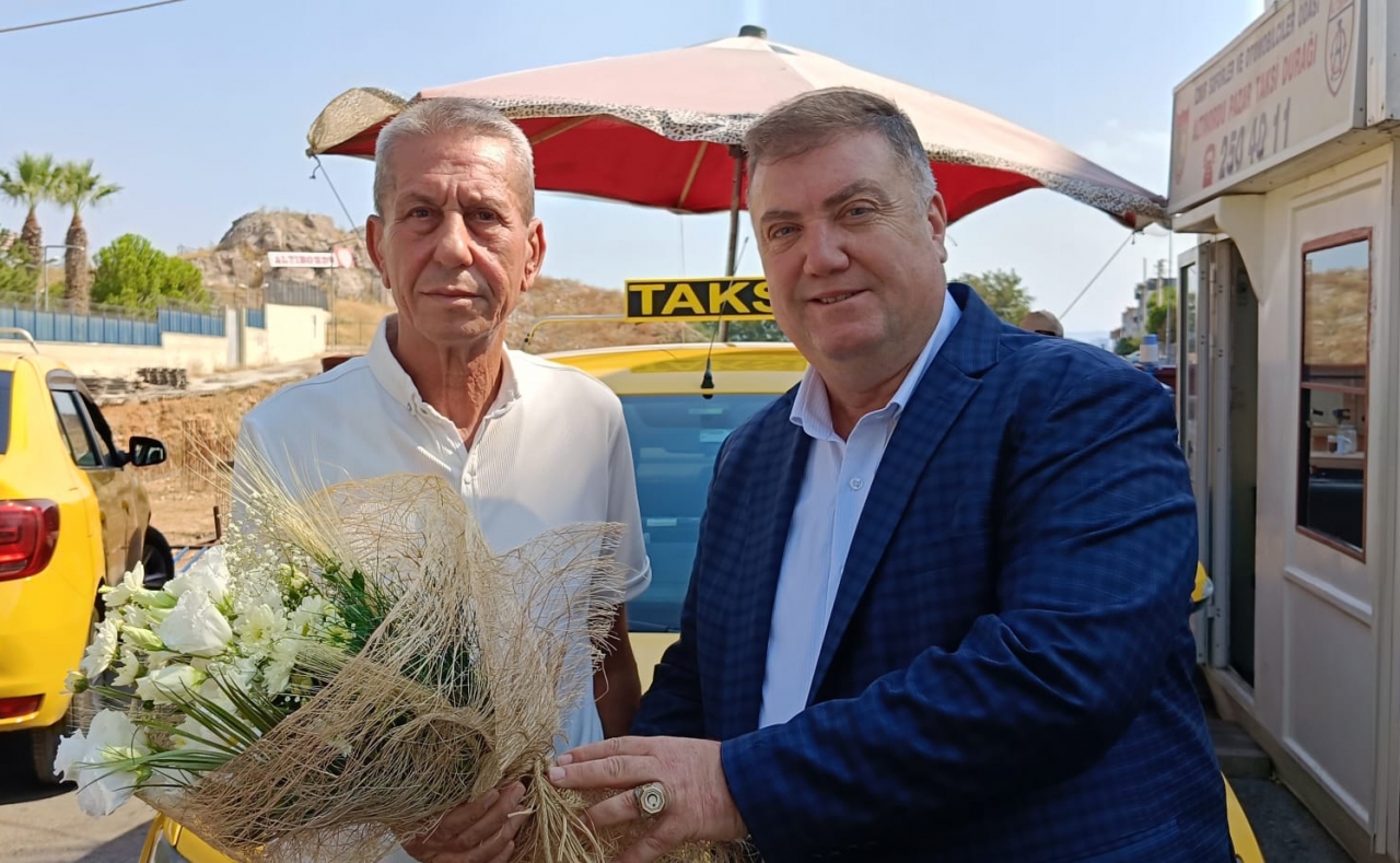 İzmir'de 45 yıldır trafik cezası yemeyen taksi şoförü takdir topluyor