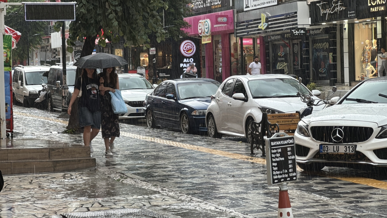 Afyonkarahisar'da sağanak etkili oldu