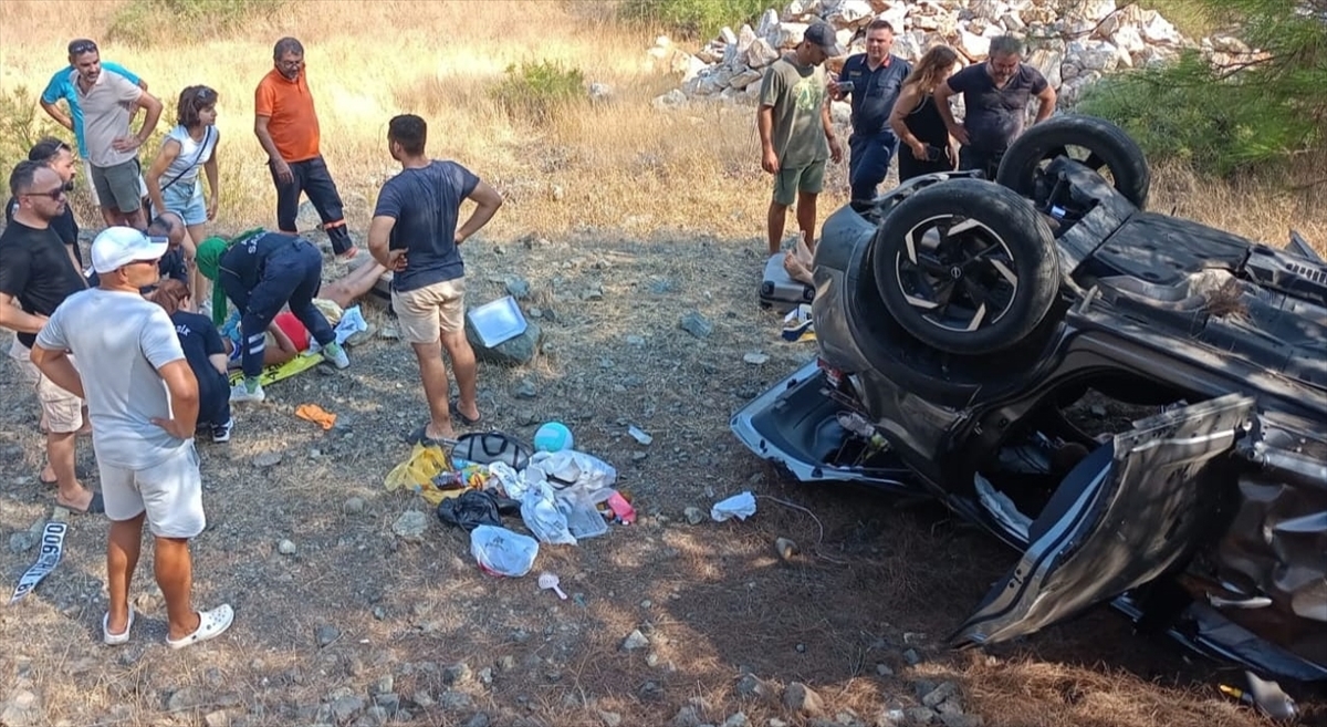 Muğla'da iki otomobilin çarpıştığı kazada 5 kişi yaralandı