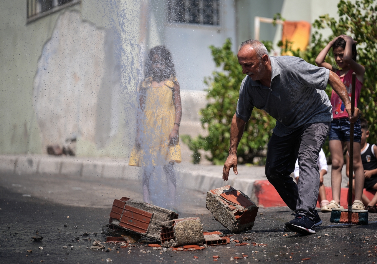 İzmir'de patlayan su borusunun onarılmamasına tepki