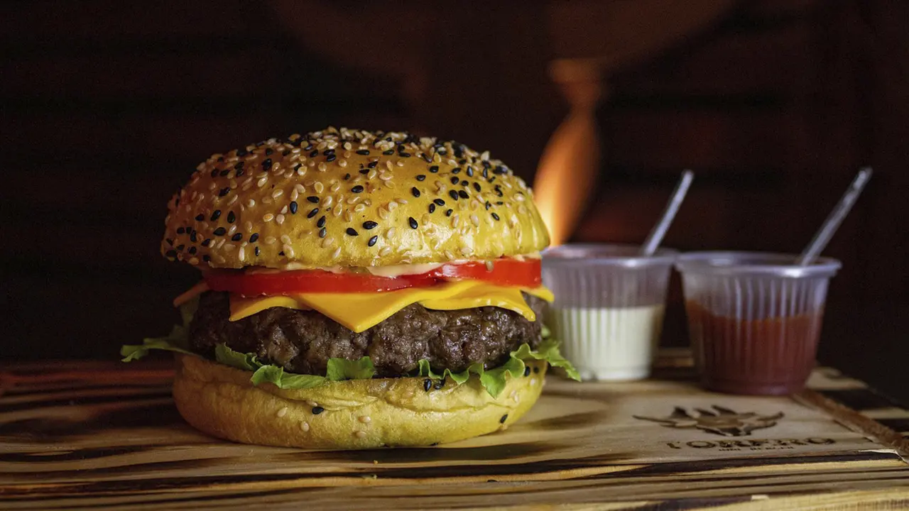 Evde Hamburger Yapmanın Püf Noktaları ve Özel Sos Tarifi