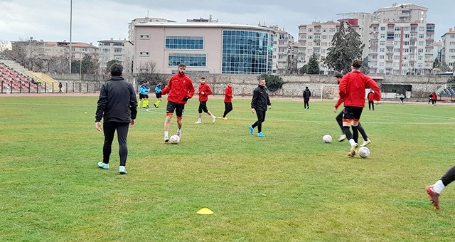 AFC KABLO KANALLARI UŞAKSPOR, SERİK BELEDİYESPOR DEPLASMANINDA PUAN PEŞİNDE