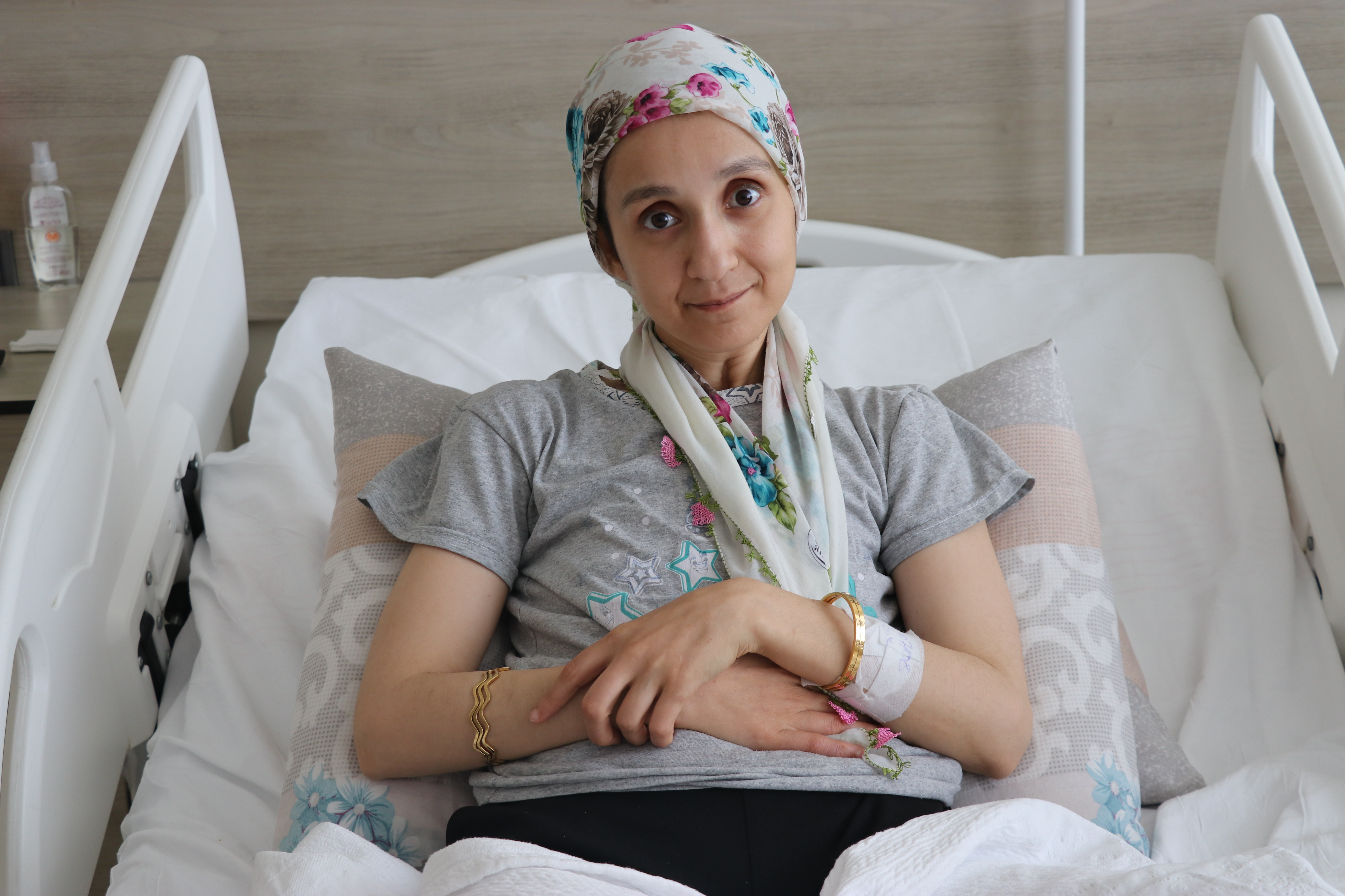 Çocukken içtiği yağ çözücü yüzünden yemek borusu yanan genç anne Kütahya'da sağlığına kavuşturuldu