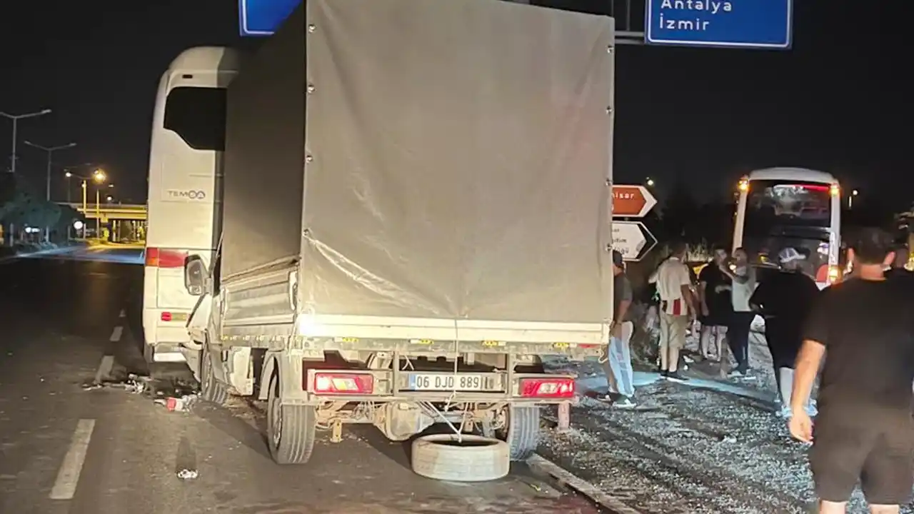 Kamyonet Yolcu Otobüsüne Çarptı: 7 Yaralı!