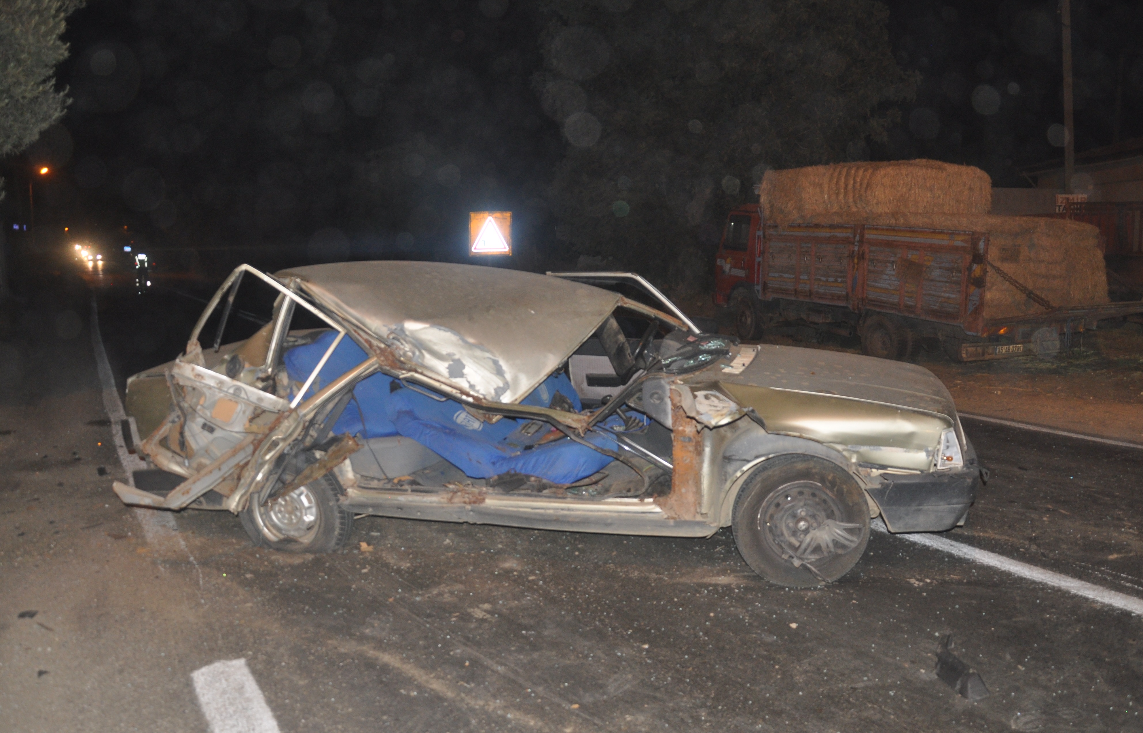 İzmir'de otomobille kamyonun çarpıştığı kazada 1 kişi yaralandı