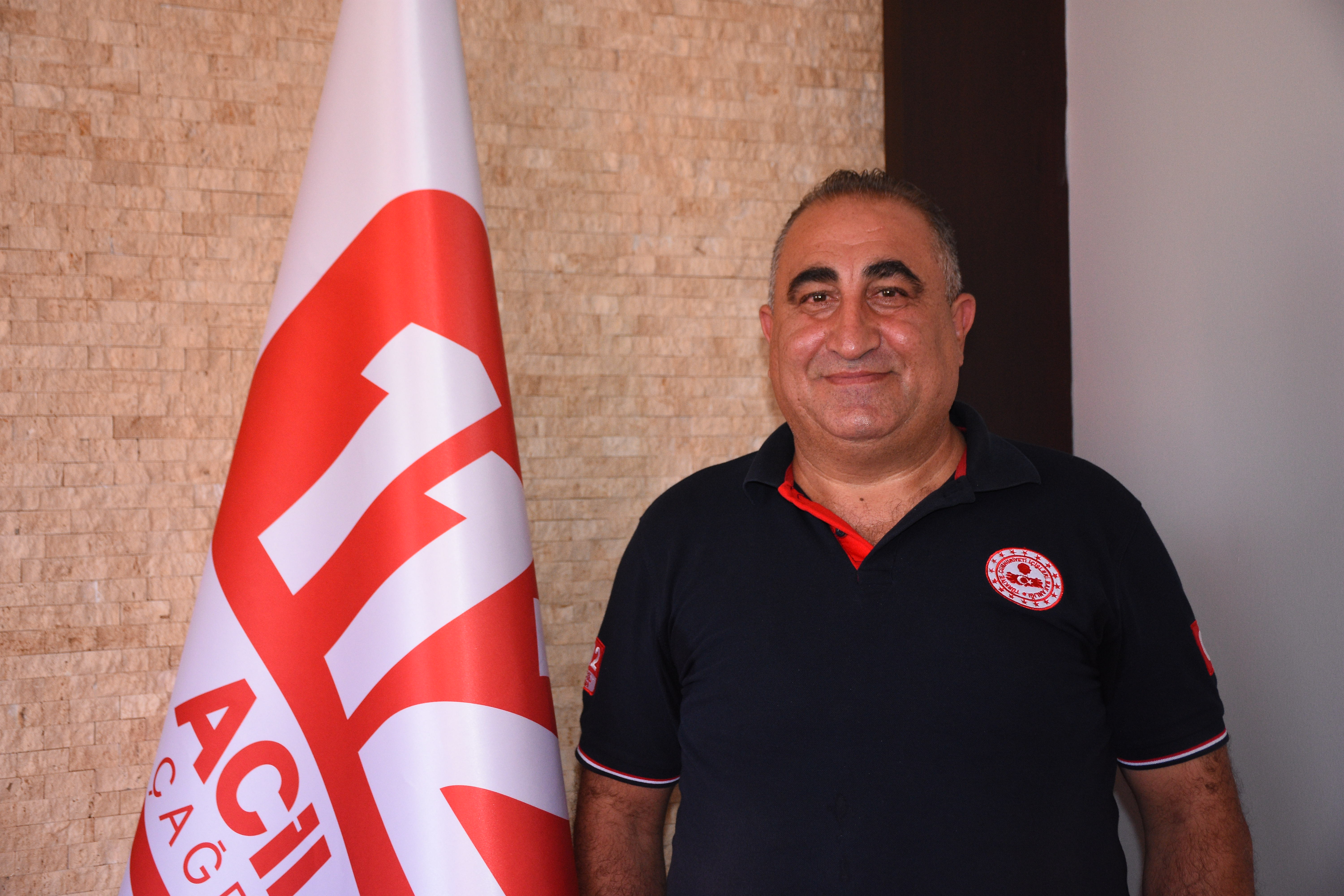 Oğlunun boğazına fındık kaçan anneyi telefonda yardım istediği 112 çalışanı sakinleştirdi