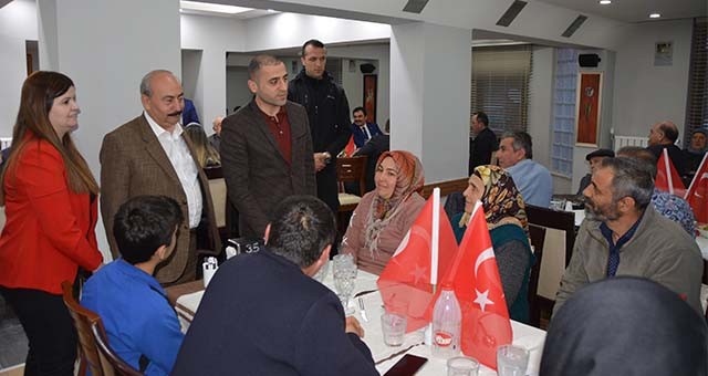 BANAZ KAYMAKAMI MUSA AYDEMİR GAZİ VE ŞEHİT AİLELERİYLE BULUŞTU
