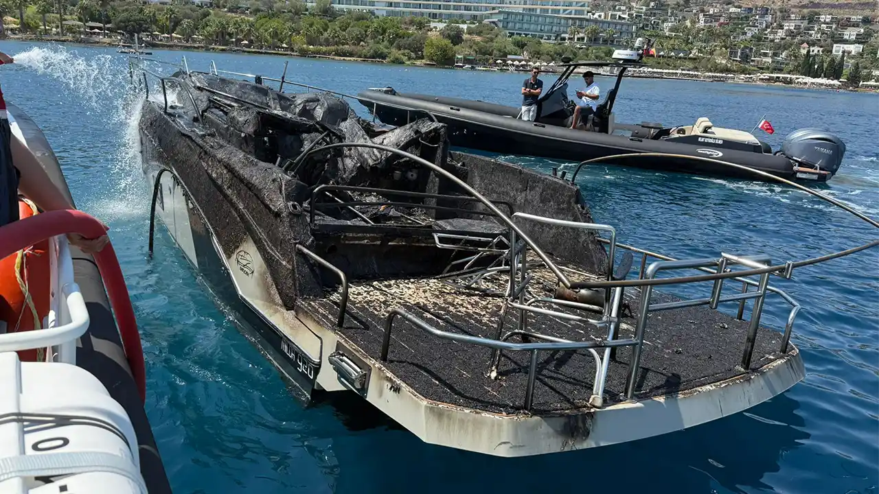 Bodrum'da teknede çıkan yangın söndürüldü