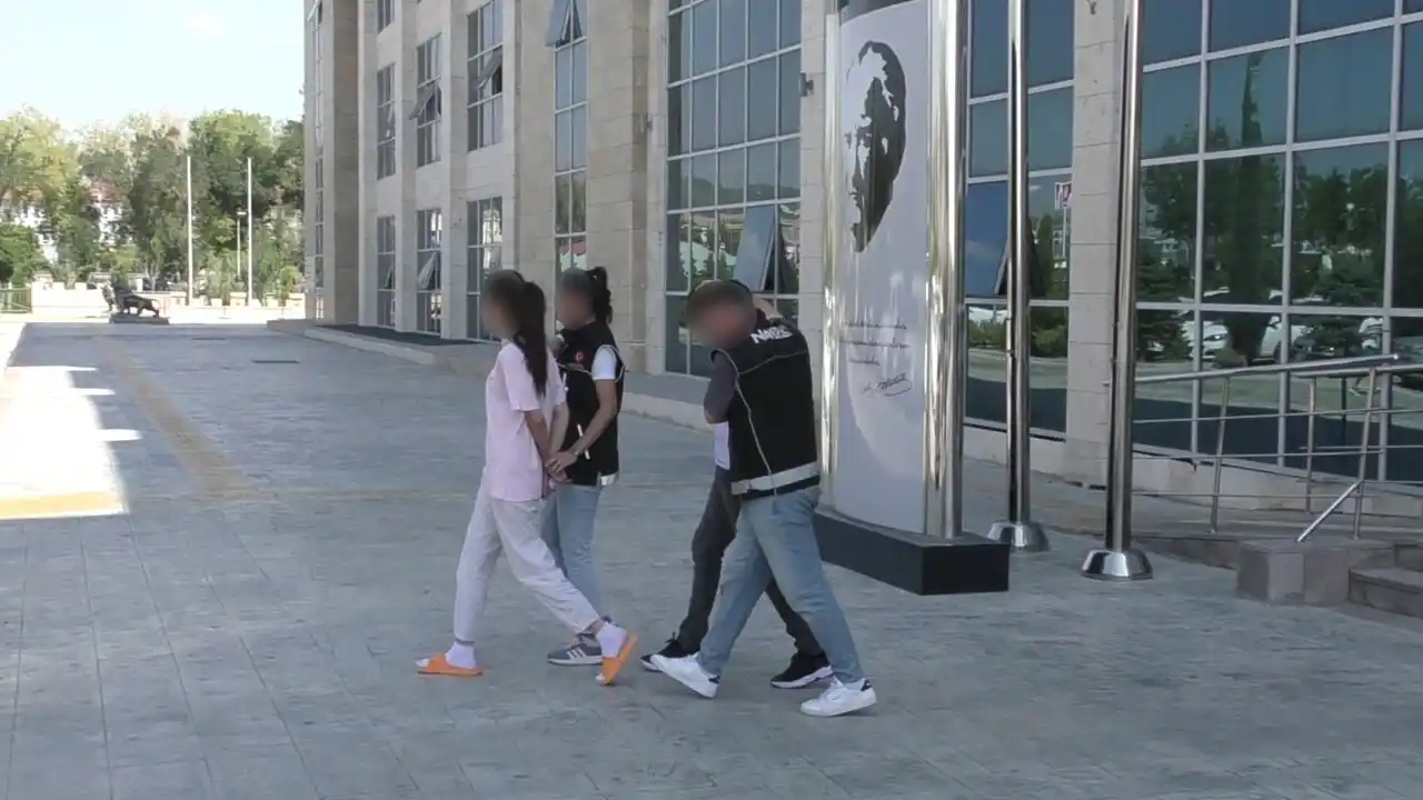 Uşak'ta Yasaklı Madde Satan 2 Kişi Yakalandı