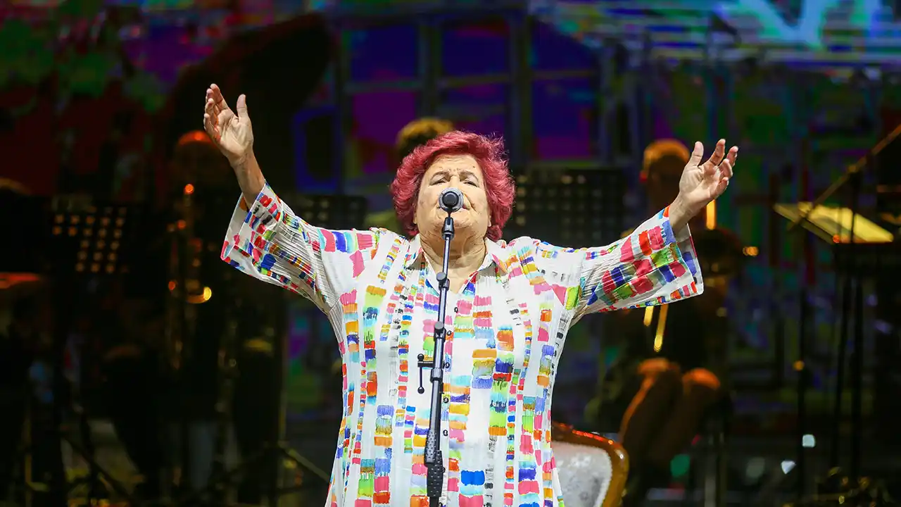 Eşme Kilim Festivalinde Selda Bağcan Rüzgarı Esti