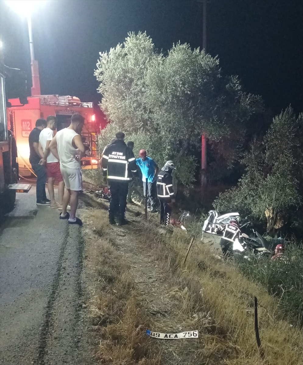 Aydın'da şarampole devrilen otomobildeki 2 kişi öldü, 1 çocuk yaralandı