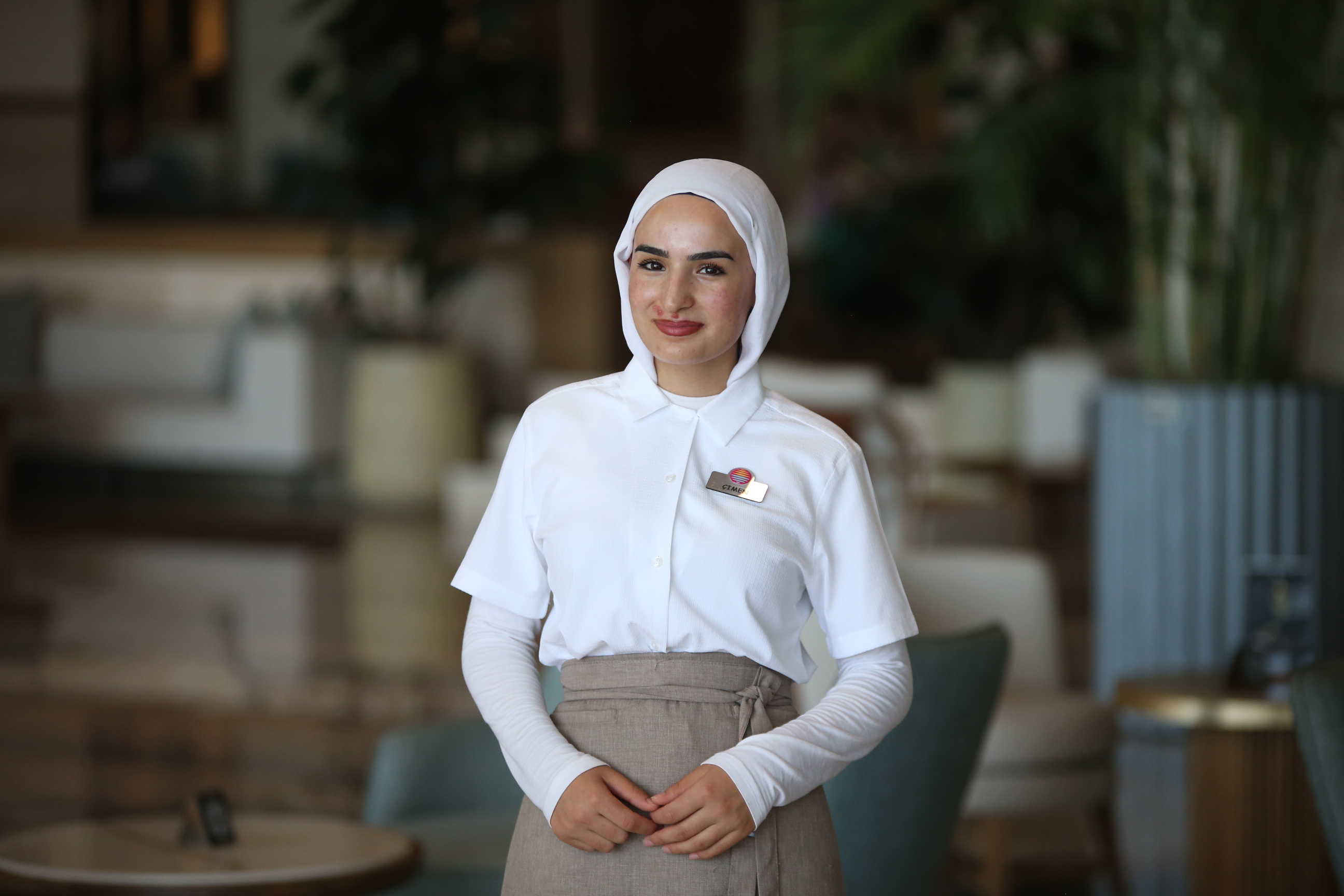 Babasının YKS çıkışında çiçekle karşıladığı öğrenci hayalindeki bölüme yerleşti