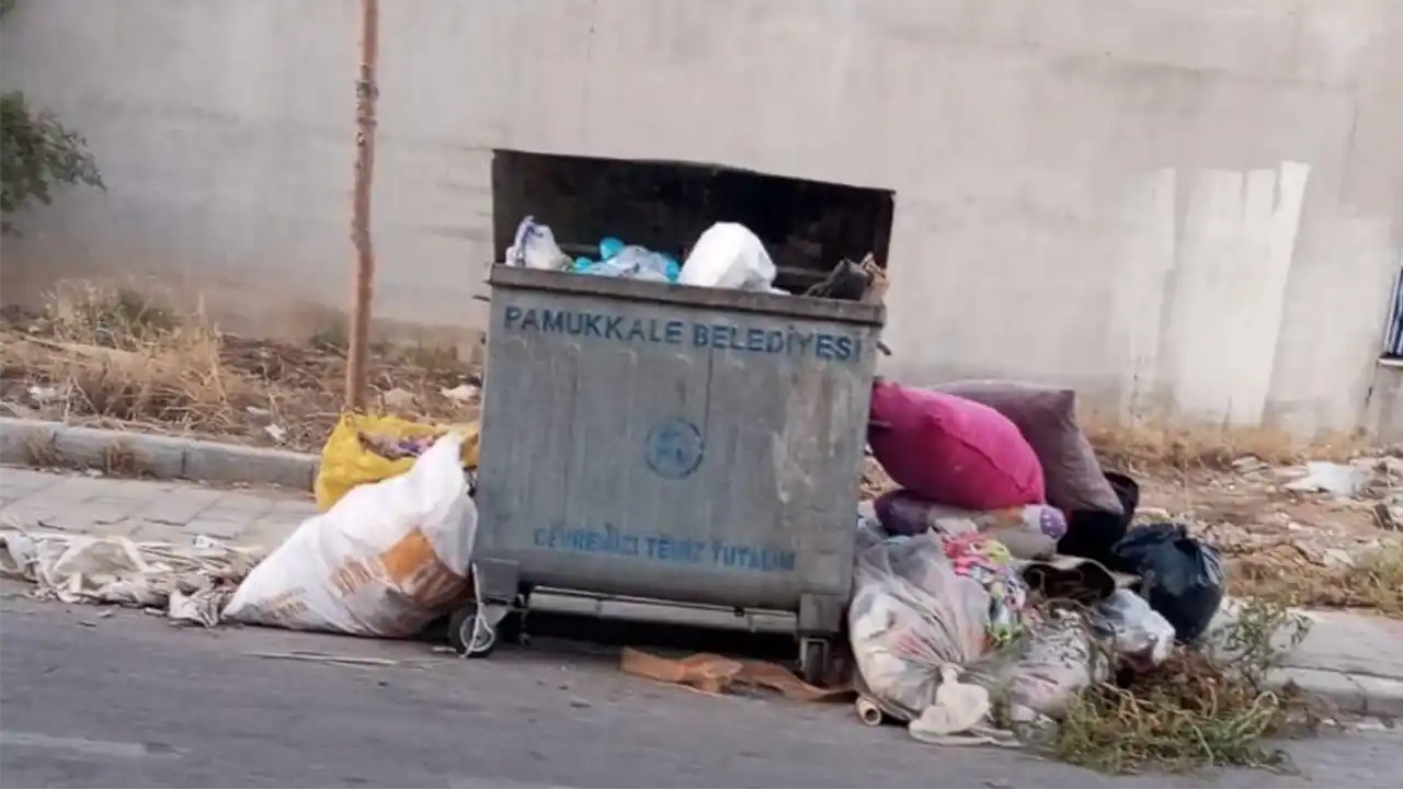 AK Parti Pamukkale İlçe Başkanı Özpek'ten belediyenin çöpleri toplamamasına tepki