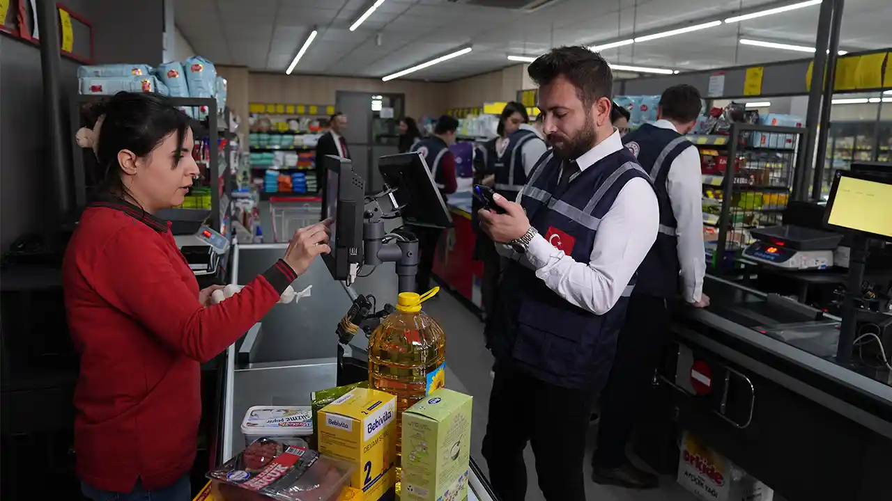 İzmir'de marketlerde fiyat denetimleri sürüyor