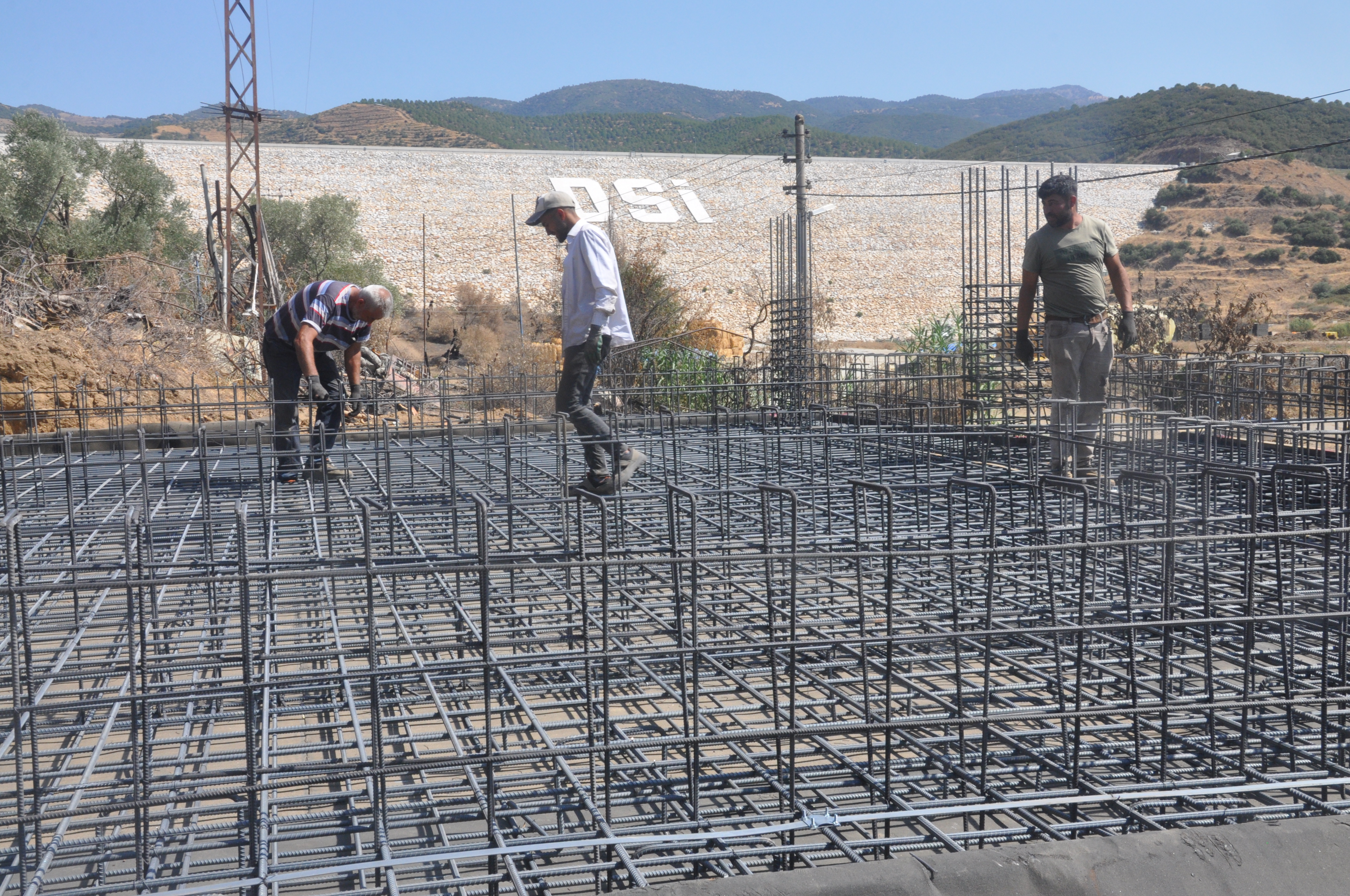 İzmir'de yangından etkilenen afetzedelerin yeni ev heyecanı