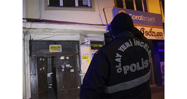 UŞAK'TA BİR KADIN, ERKEK ARKADAŞINI BIÇAKLA ÖLDÜRDÜ