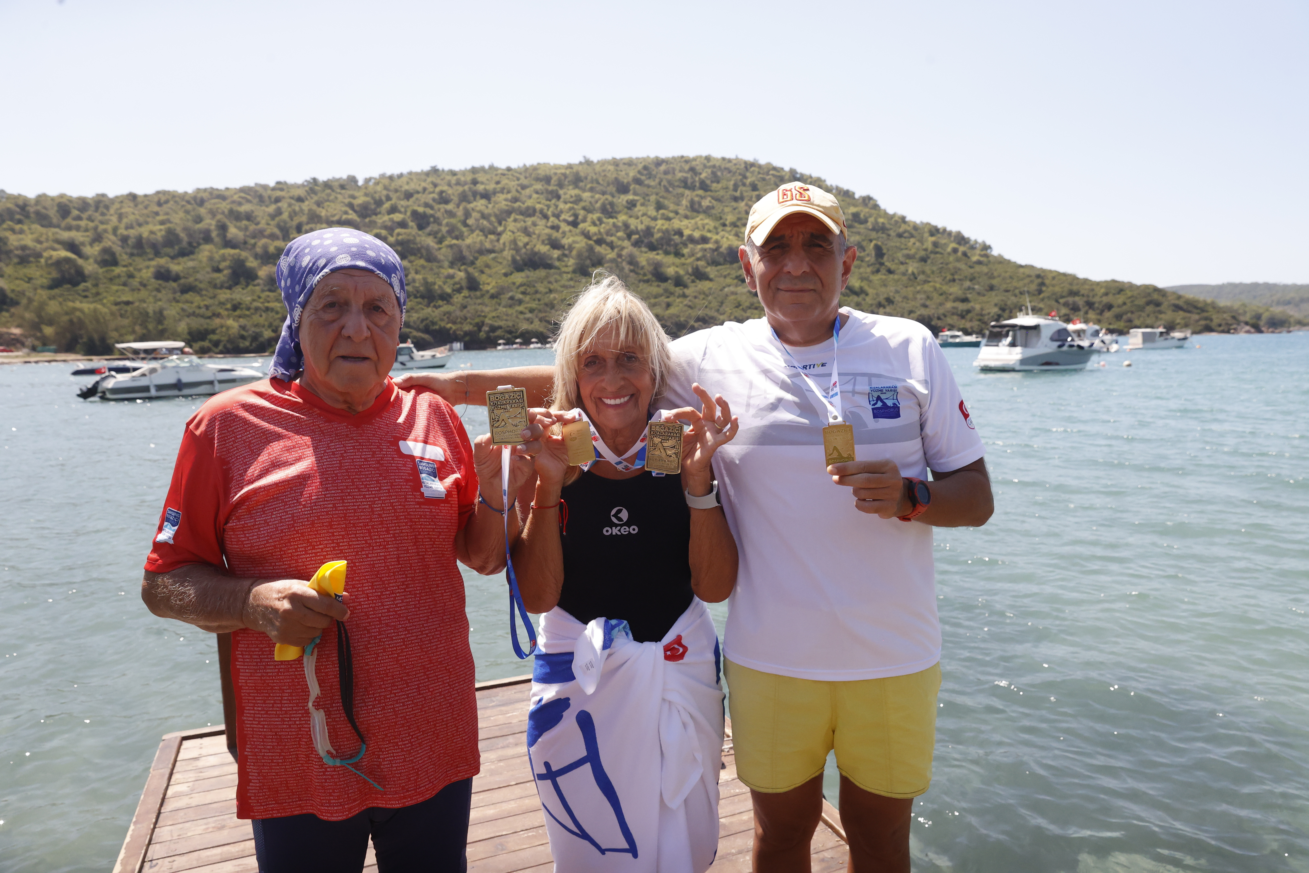 Muğla'da 89 ve 78 yaşındaki çift yüzme tutkularıyla gençlere ilham veriyor