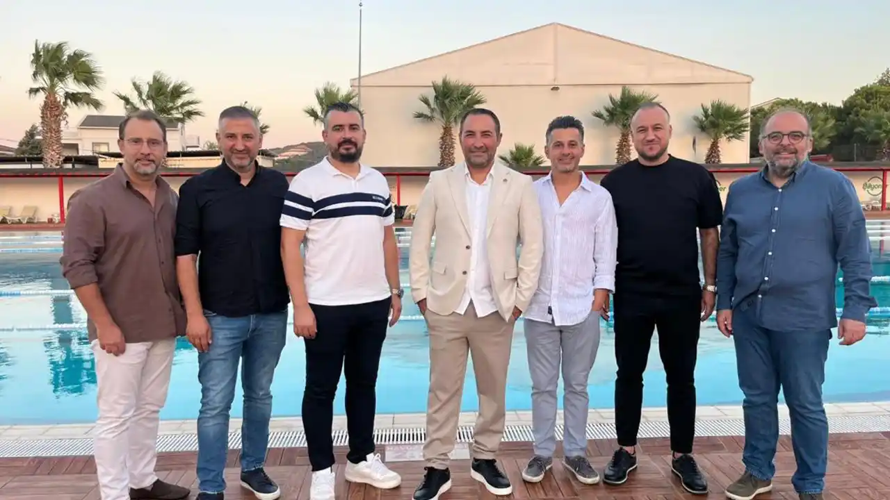 TSYD İzmir Şubesi 'yaza veda' partisi düzenledi