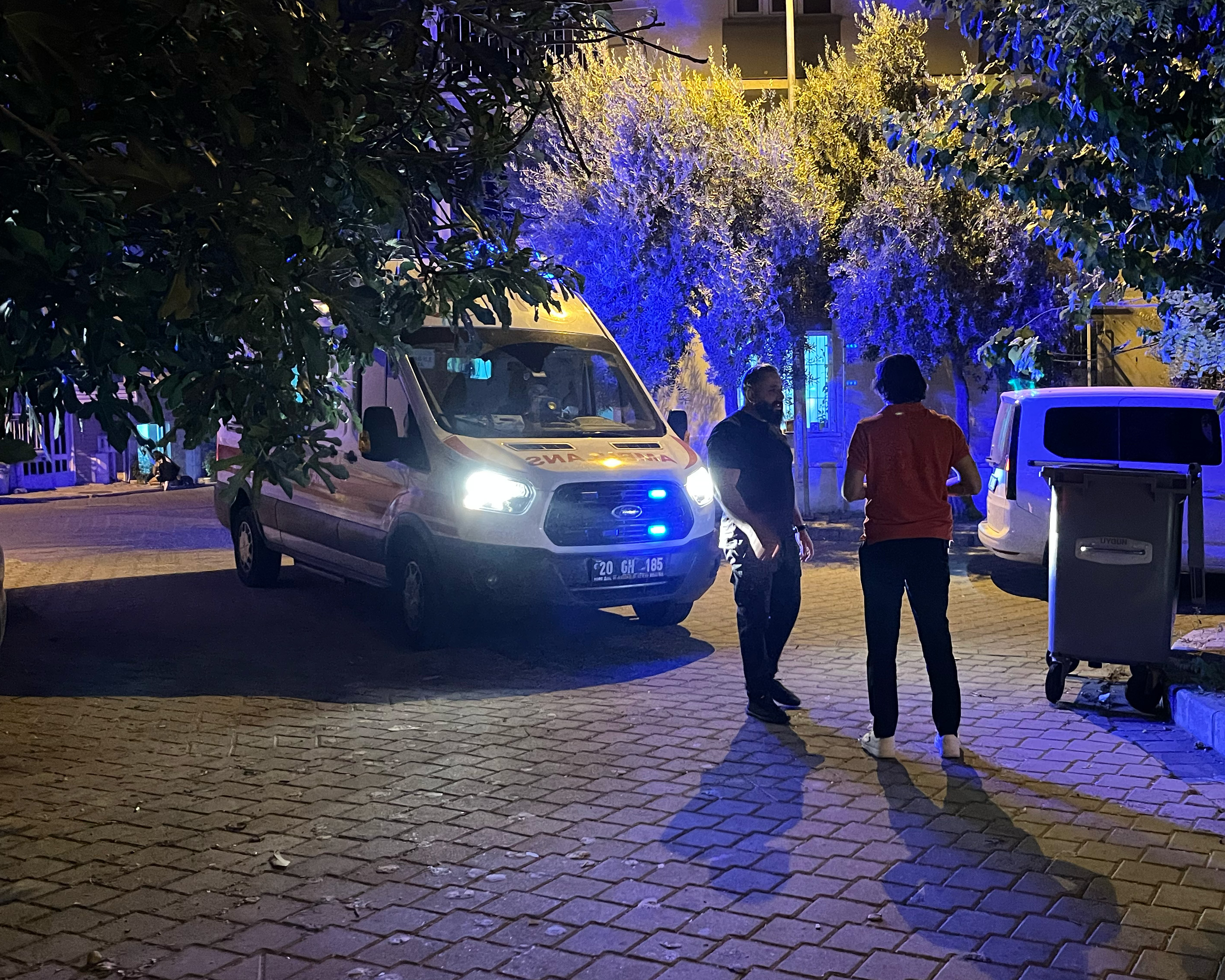 Denizli'de parkta çıkan bıçaklı kavgada 2 kişi yaralandı