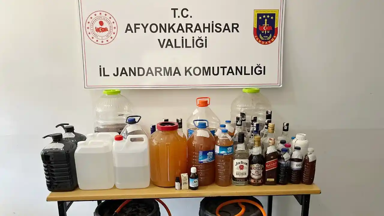 Afyonkarahisar'da sahte alkol imalatçılarına yönelik operasyonda 3 şüpheli yakalandı