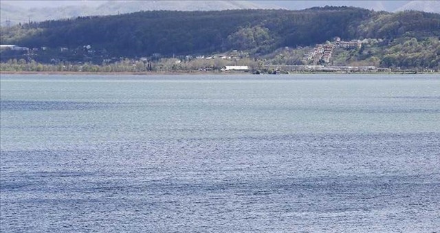 SON YAĞIŞLARLA SAPANCA GÖLÜ'NDE SU SEVİYESİ 30 SANTİMETRE DAHA ARTTI