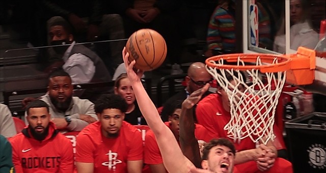 ALPEREN ŞENGÜN'ÜN "DOUBLE-DOUBLE"I ROCKETS'A GALİBİYET İÇİN YETMEDİ