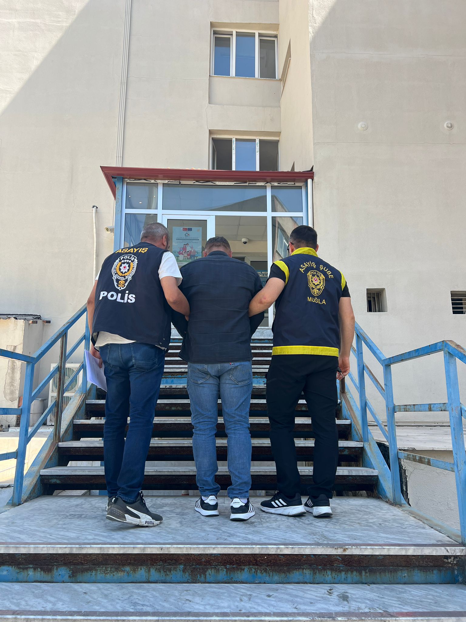 Muğla'da 10 yıl 5 ay hapis cezası bulunan hükümlü yakalandı