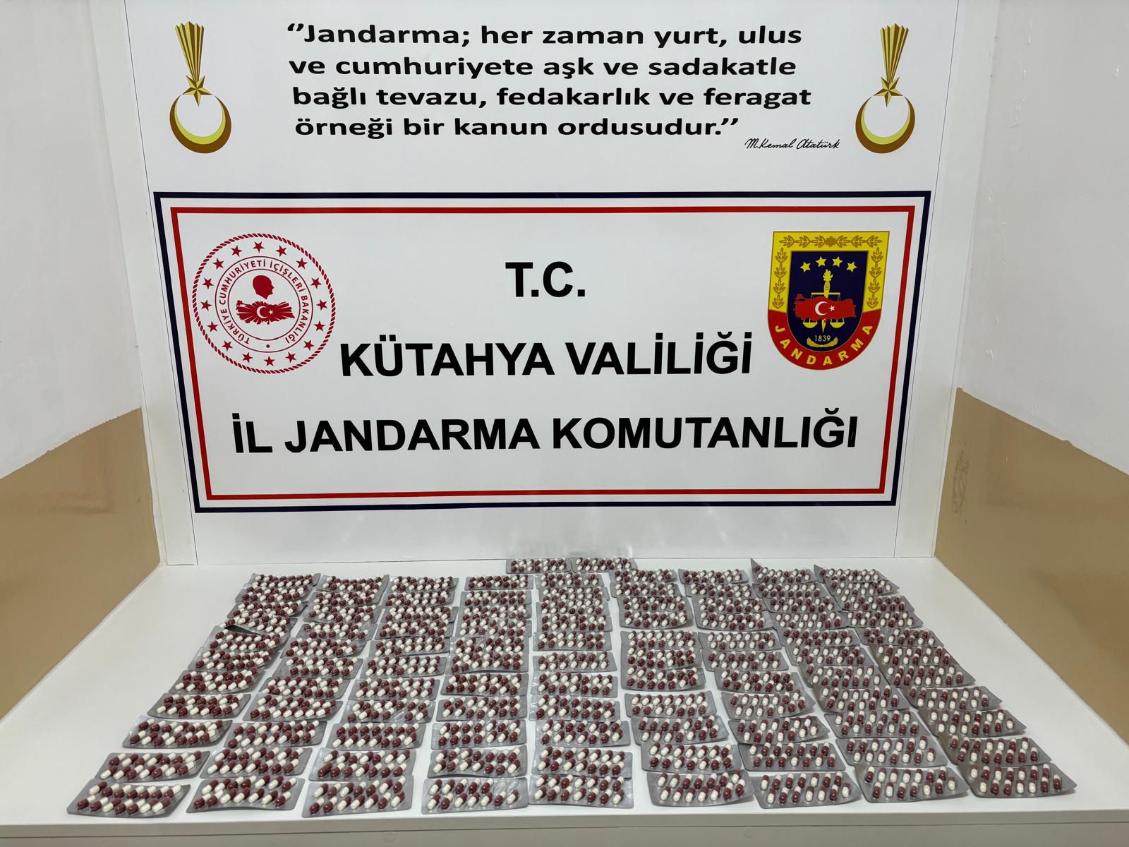 Kütahya'da uyuşturucu operasyonunda yakalanan 2 zanlı tutuklandı