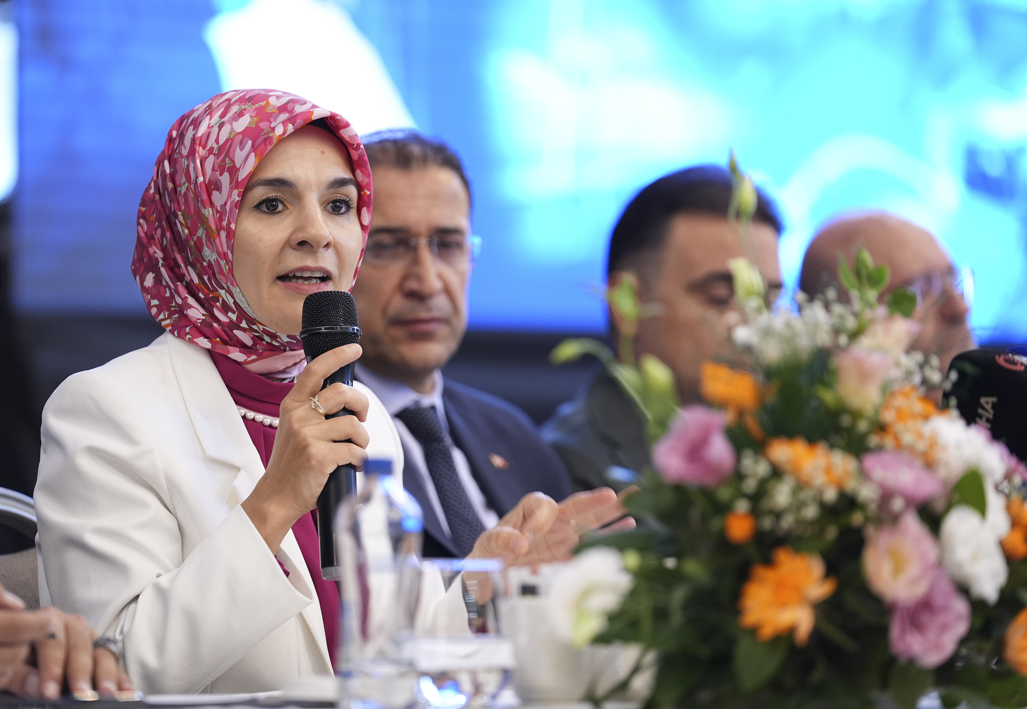 Bakan Göktaş, Manisa'da 'Türkiye Yüzyılı Buluşmaları' programında konuştu