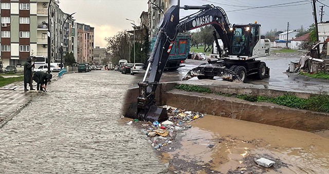 MANİSA'DA SAĞANAK NEDENİYLE BAZI EV VE İŞ YERLERİNİ SU BASTI