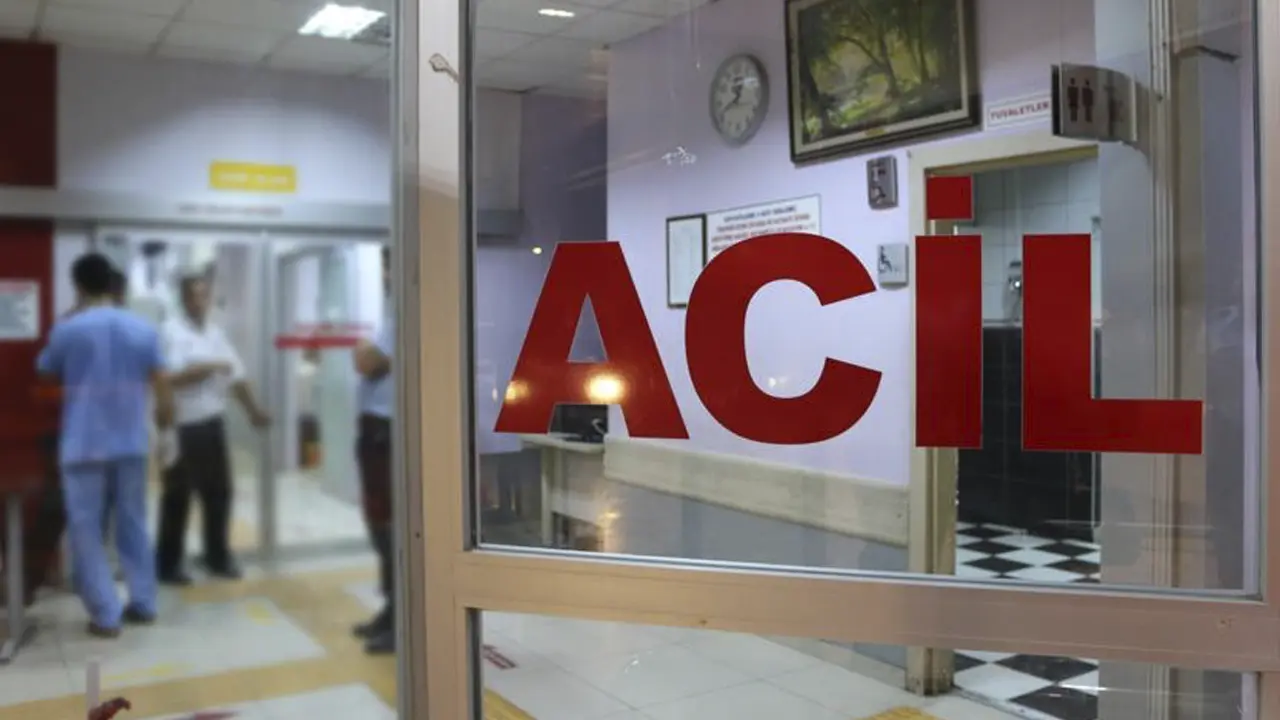 Şarampole devrilen hafif ticari araçtaki 2 kişi öldü