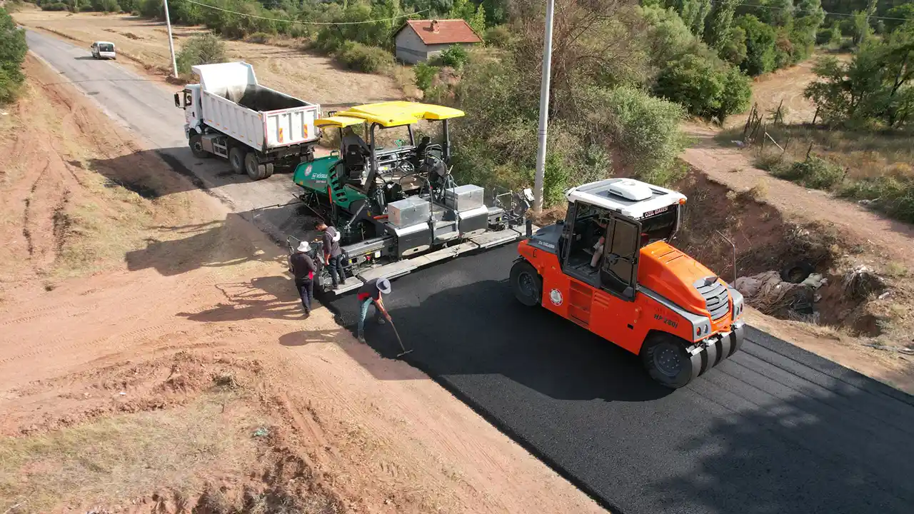 Yeşilyurt ve Gürlek Yolunda Asfalt Çalışması Başladı