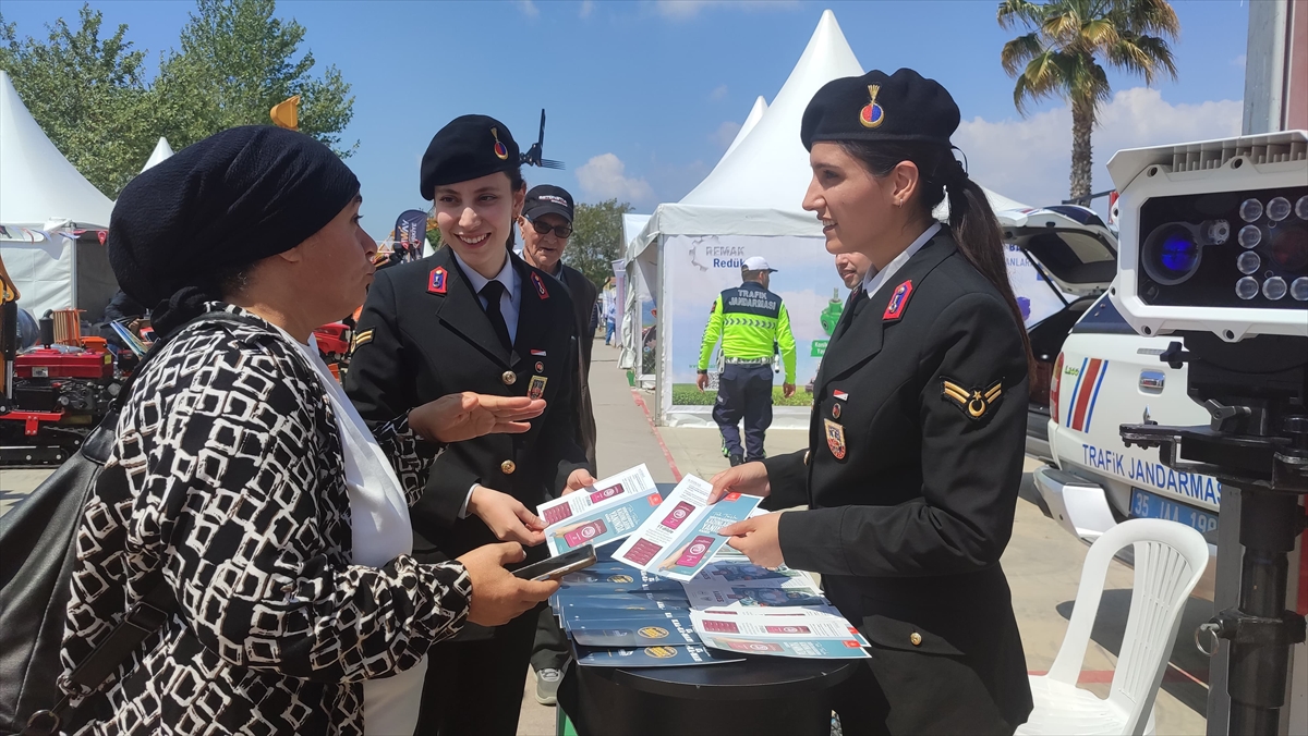 Salihli'de jandarmadan 'huzurlu okul önleri ve huzurlu sokaklar' uygulaması