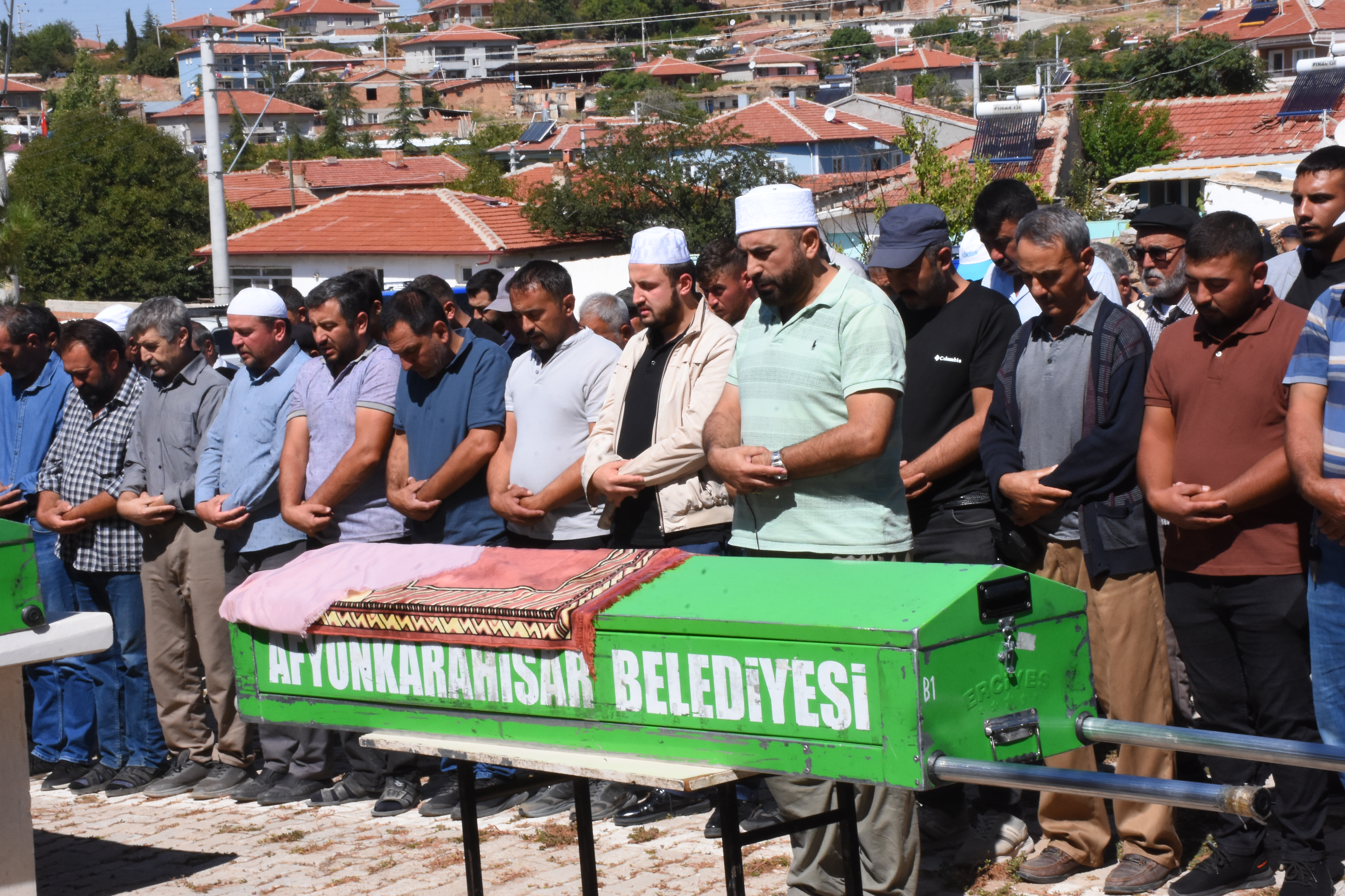 Afyonkarahisar'da tabancayla öldürülen iki kadının cenazesi defnedildi
