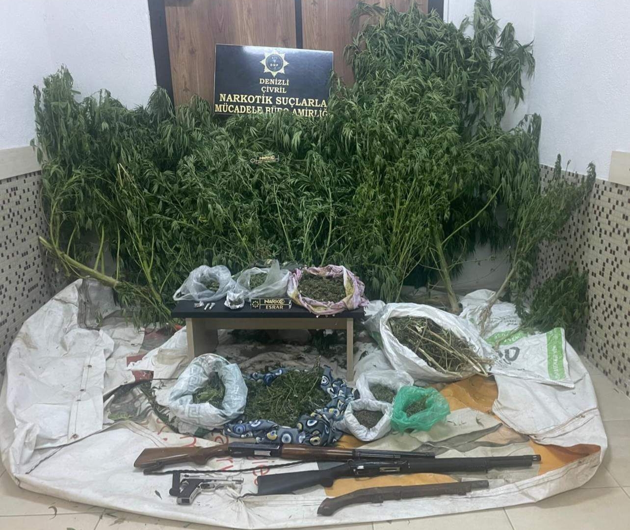 Denizli'de uyuşturucu operasyonunda 2 şüpheli tutuklandı