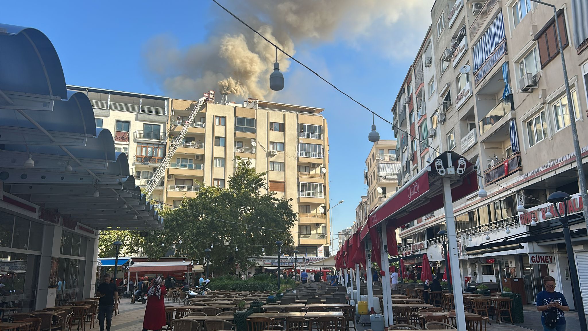 Manisa'da lokantanın bacasında çıkan yangın söndürüldü