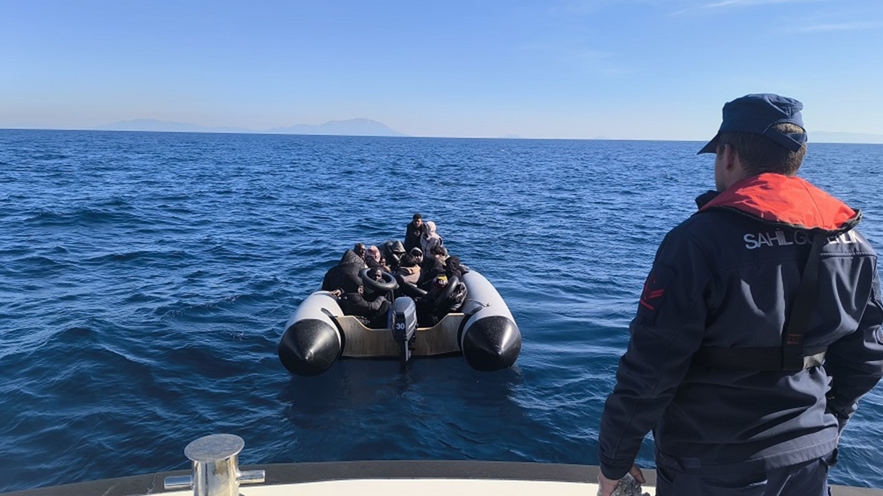 İzmir açıklarında 75 düzensiz göçmen yakalandı