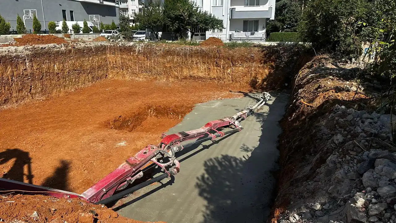 Uşak’ta İnşaatta Beton Pompası Kırıldı: 2 İşçi Yaralı