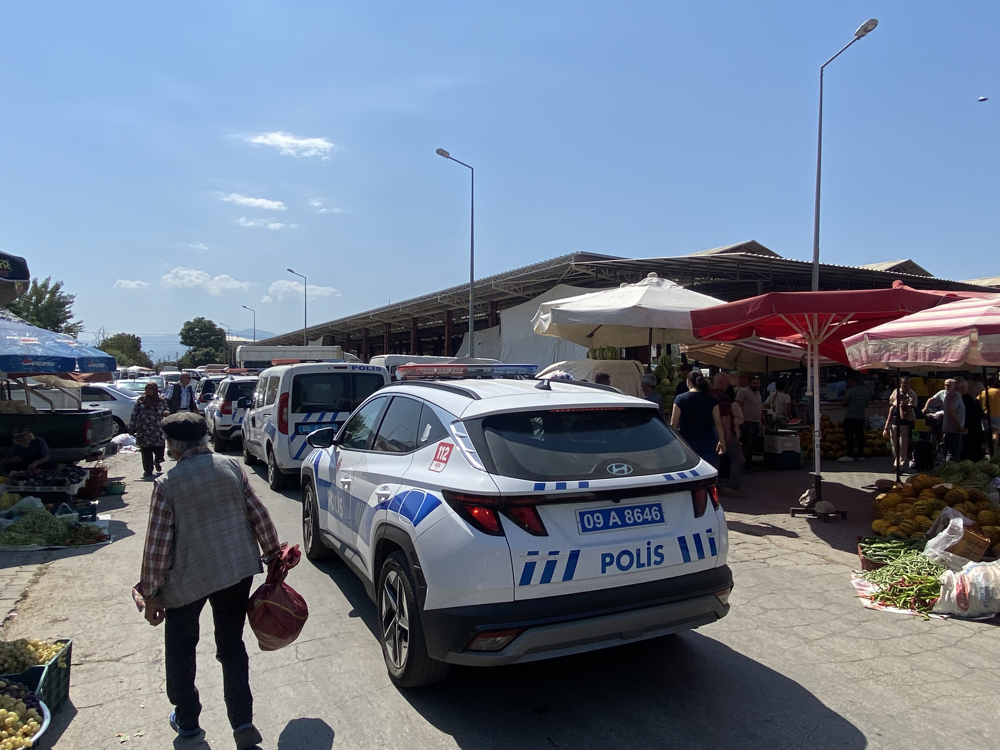 Nazilli'de pazar yerinde bıçaklı kavgada 1 kişi yaralandı