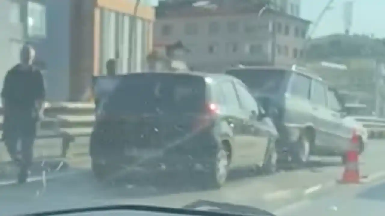 Şehit Mehmet Bozkuş Üst Geçidinde Kaza