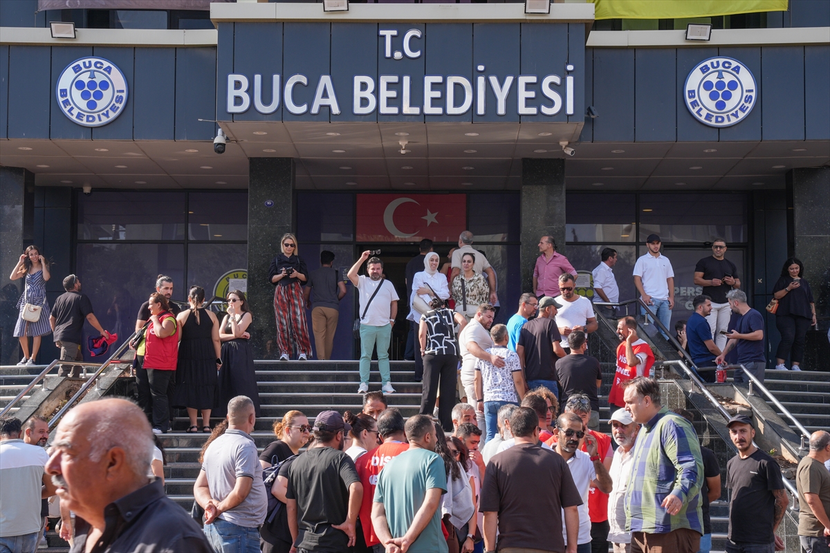 İzmir Buca'da maaş alamadıkları için iş bırakan işçilerin eylemi 7. gününde