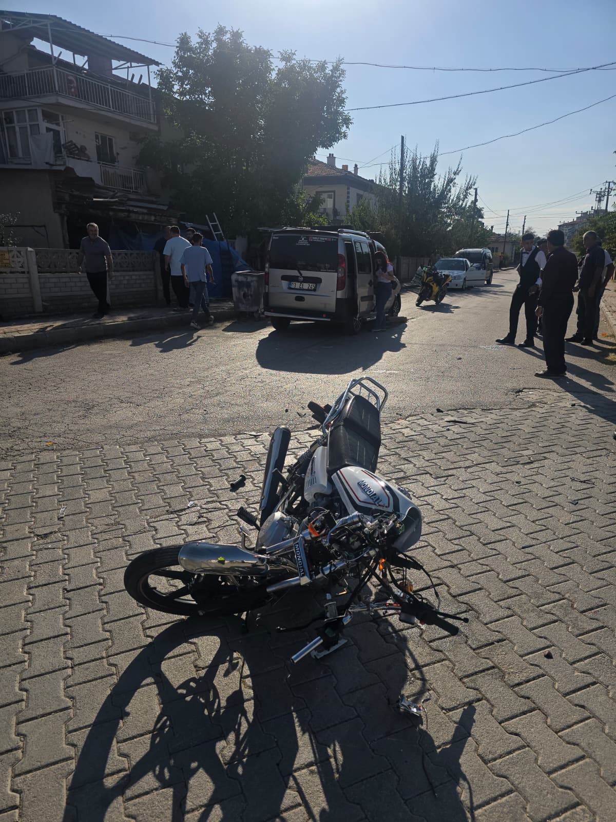 Afyonkarahisar'da hafif ticari araçla çarpışan motosikletin sürücüsü öldü