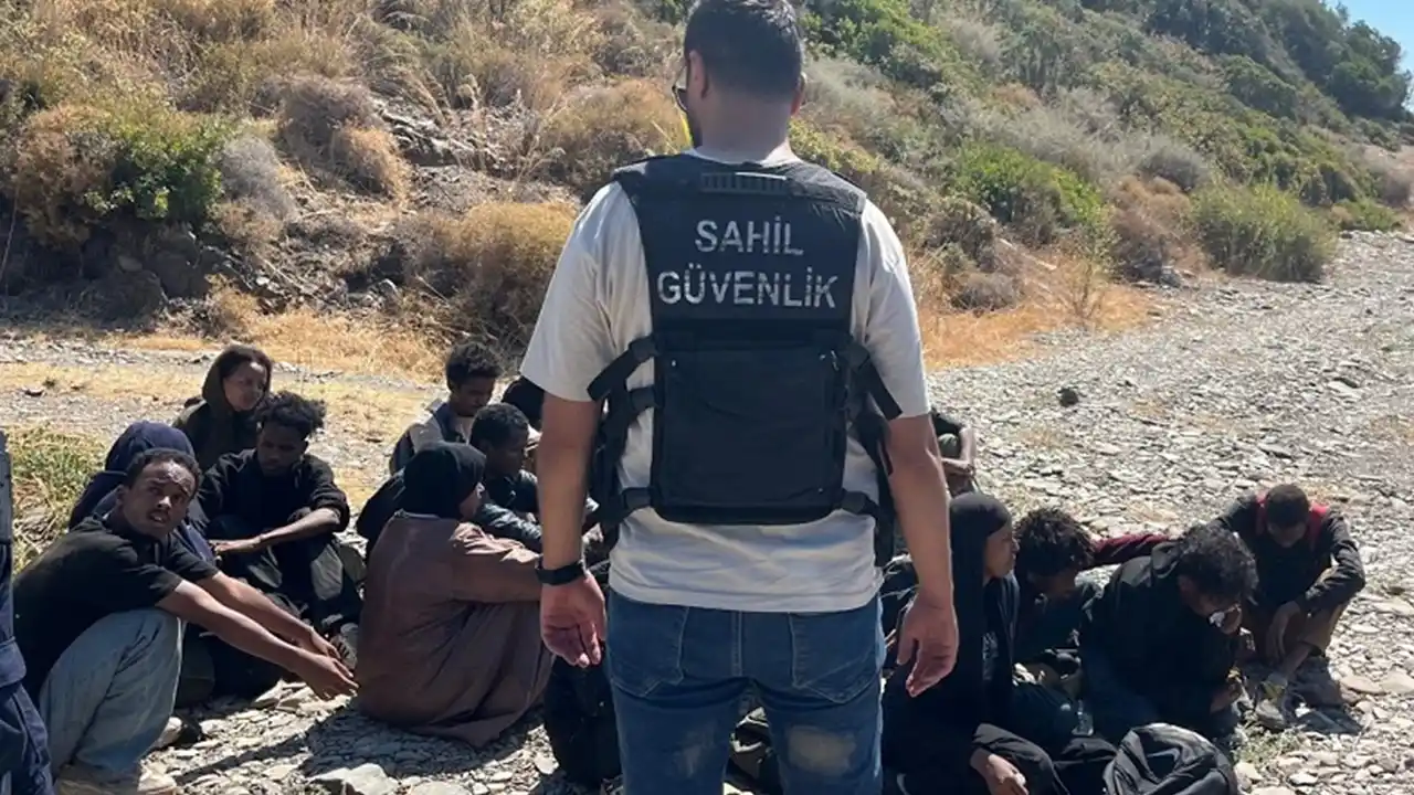 İzmir açıklarında 33 düzensiz göçmen kurtarıldı