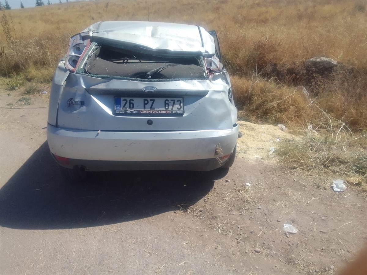Afyonkarahisar'da devrilen otomobildeki 4 kişi yaralandı