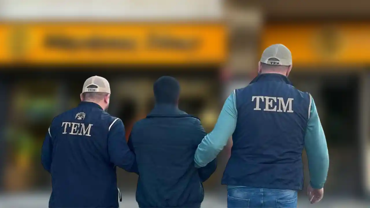 İzmir'de FETÖ operasyonunda yakalanan 3 şüpheli tutuklandı