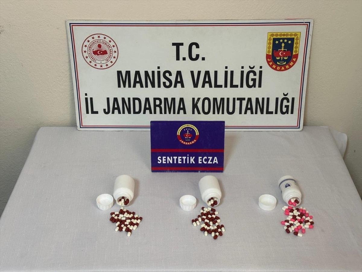 Alaşehir'de uyuşturucuyla yakalanan 2 şüpheli gözaltına alındı