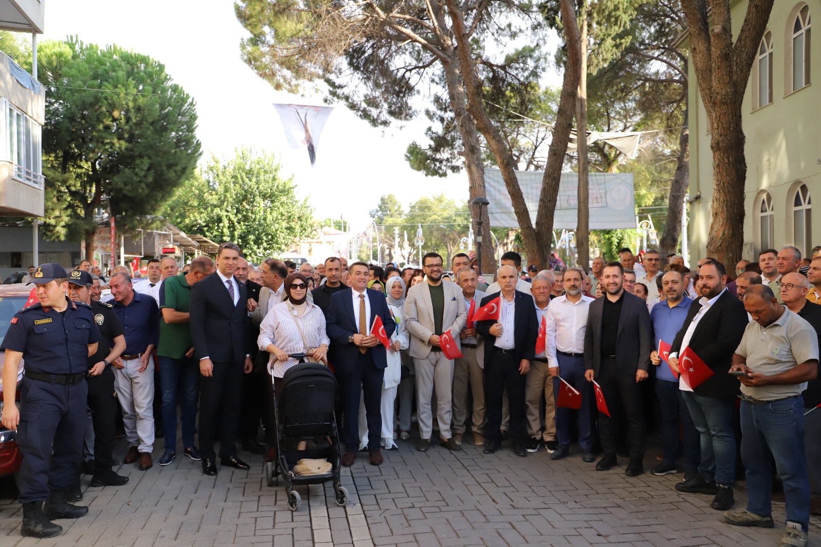 Saruhanlı'da 18. Altın Üzüm ve Kültür Festivali başladı